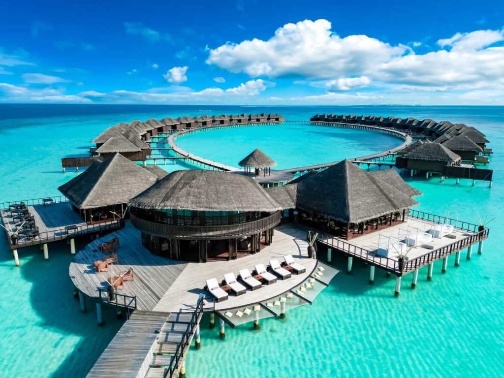 book your dream holiday with Traveloka